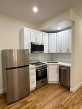 293 Central Prk W in New York, NY - Building Photo - Building Photo