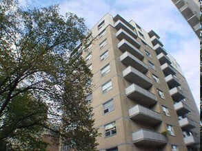 Manhattan Towers in Toronto, ON - Building Photo - Building Photo