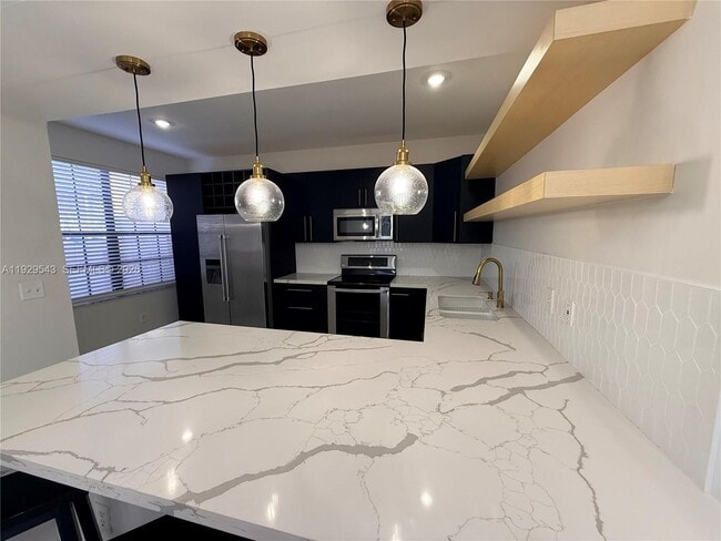 11864 NW 11th St in Pembroke Pines, FL - Building Photo - Building Photo