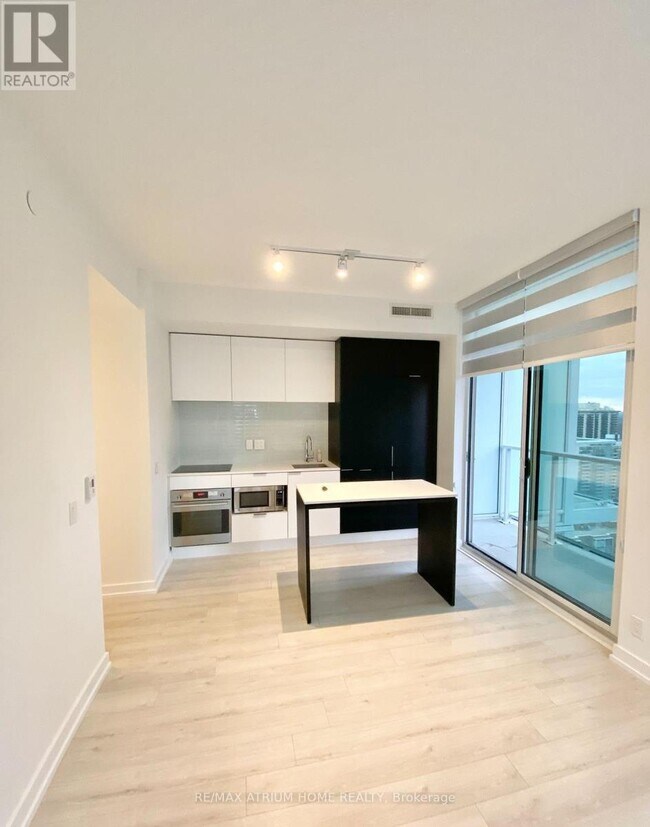 33 Helendale Ave in Toronto, ON - Building Photo - Building Photo