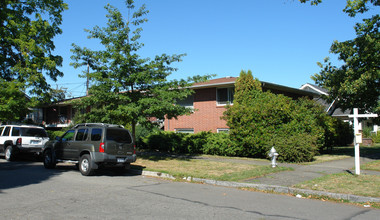 The Pauline Apartments in Tacoma, WA - Foto de edificio - Building Photo