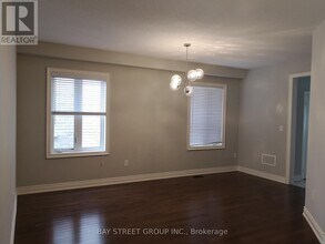 479 Grindstone Trl in Oakville, ON - Building Photo - Building Photo