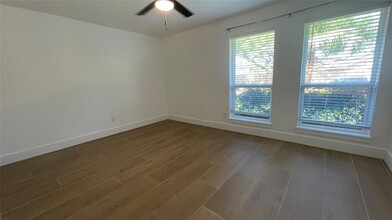 14327 Swanfield Dr in Houston, TX - Foto de edificio - Building Photo