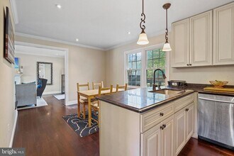 2307 Ballycairne Ct in Reston, VA - Building Photo - Building Photo