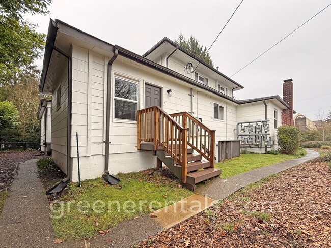 119 20th Ave SE in Olympia, WA - Building Photo - Building Photo