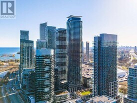 38 Annie Craig Dr in Toronto, ON - Building Photo