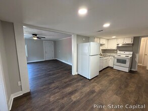 142 E Forest Dr in Woodstock, GA - Building Photo - Building Photo