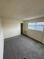 956 Apgar St, Unit 4 in Oakland, CA - Building Photo