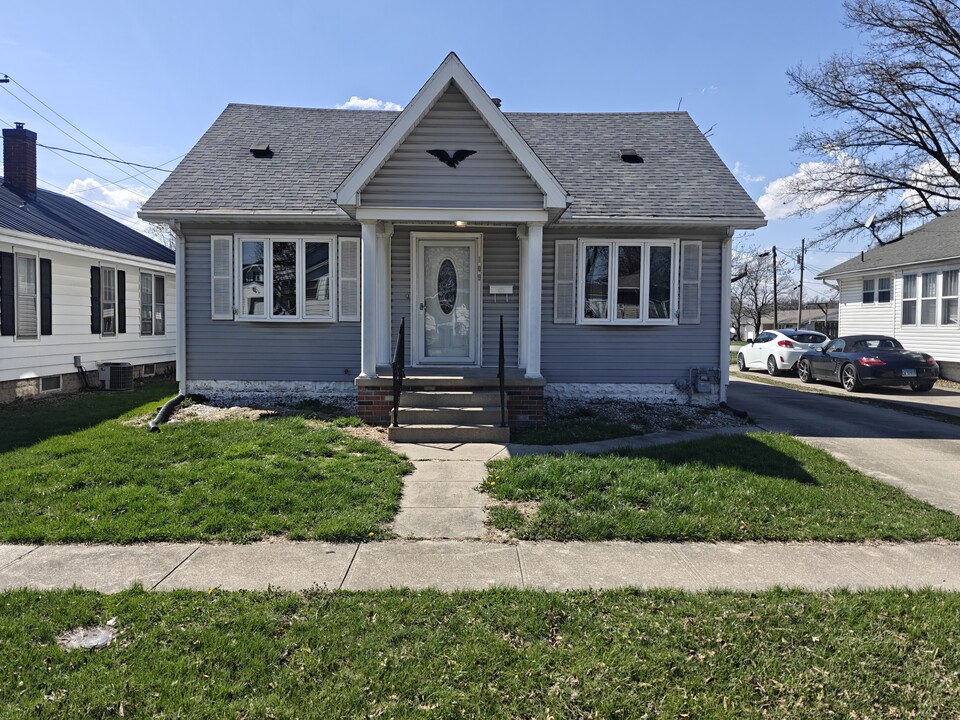 109 N Oak St in Effingham, IL - Building Photo