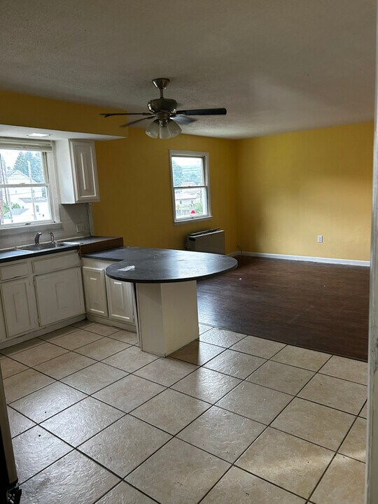 417 Main St in Mayfield, PA - Building Photo