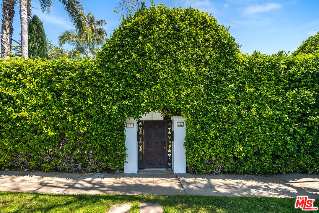 828 N Stanley Ave in Los Angeles, CA - Building Photo