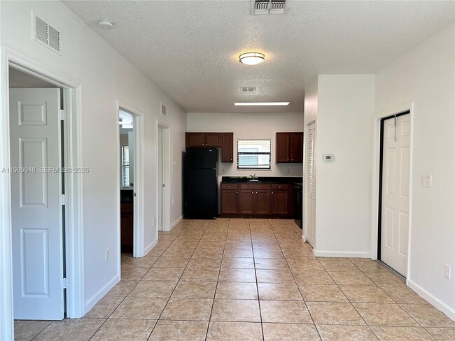 1027 NE 10th Ave in Fort Lauderdale, FL - Building Photo - Building Photo