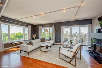 912 W Chicago Ave in Chicago, IL - Building Photo - Building Photo