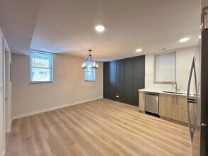 2439 W Walton St in Chicago, IL - Building Photo - Building Photo