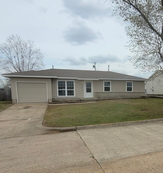 723 N Moccasin St Rentals in Sapulpa, OK