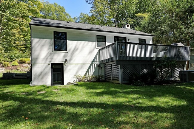 245 Great Hill Rd in Ridgefield, CT - Building Photo - Building Photo