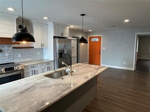 2108 W Powhatan Ave in Tampa, FL - Building Photo - Building Photo