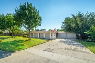 1049 Summerplace Ln in Southlake, TX - Foto de edificio - Building Photo