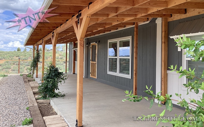 property at 615 S Glendun Pl