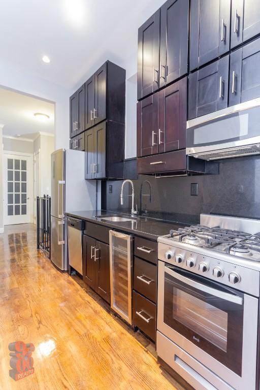 321 E 10th St in New York, NY - Building Photo - Building Photo