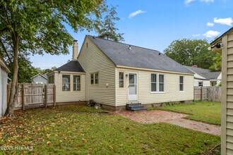 108 N Library St in Greenville, NC - Building Photo - Building Photo