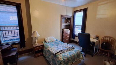 7 Oakland Sq, Unit Second Middle in Pittsburgh, PA - Foto de edificio - Building Photo