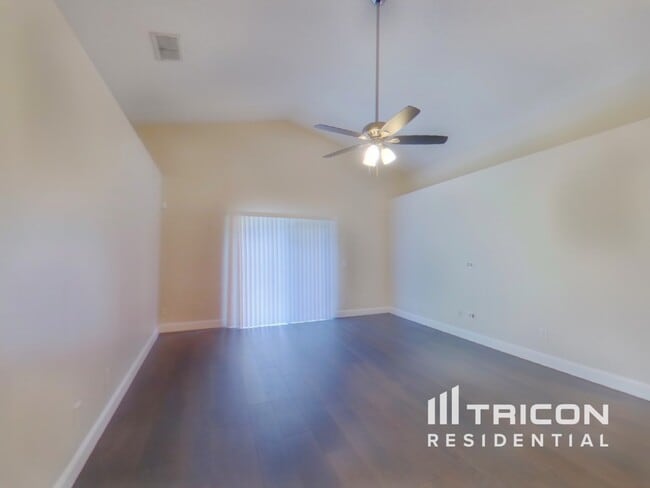 1074 Worthington Dr in Deltona, FL - Foto de edificio - Building Photo