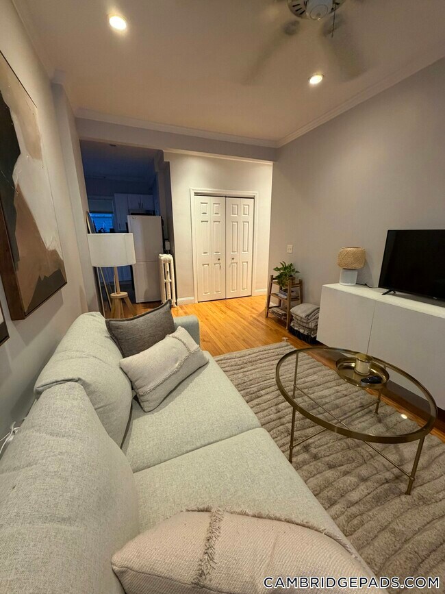 1576 Cambridge St in Cambridge, MA - Foto de edificio - Building Photo