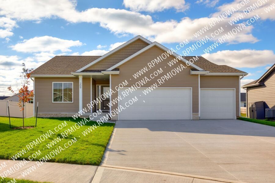 209 12th Ct NW in Bondurant, IA - Building Photo