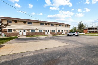 6301 Frank N Dot Ct in Lansing, MI - Foto de edificio - Building Photo