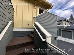 2573 NW Shields Dr in Bend, OR - Building Photo - Building Photo