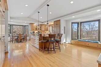 8820 Neal Ave N in Stillwater, MN - Foto de edificio - Building Photo