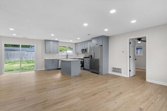 412 Lineberry Rd in Virginia Beach, VA - Building Photo - Building Photo