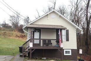 525 6th St, Unit 2 in California, PA - Building Photo