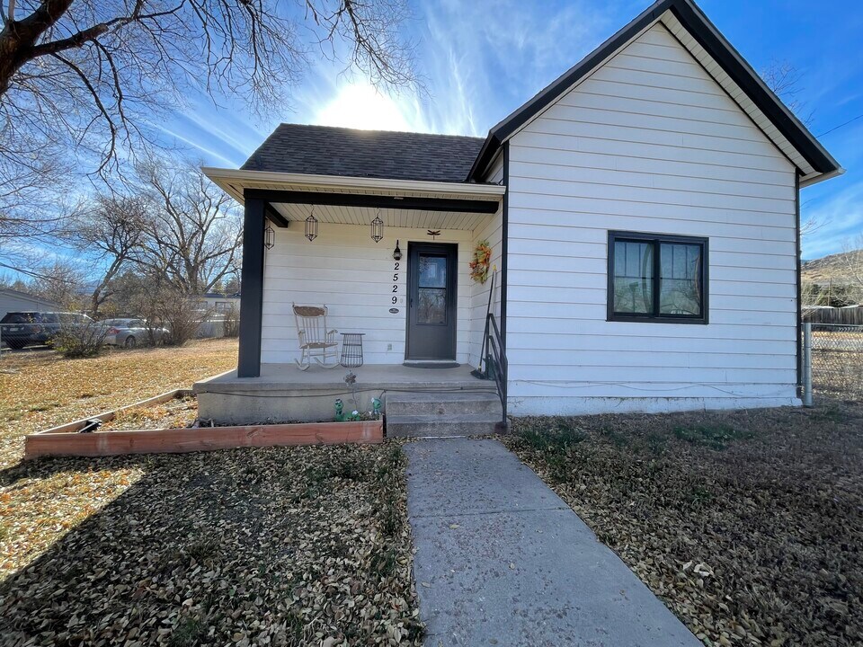 2529 Bott Ave in Colorado Springs, CO - Building Photo
