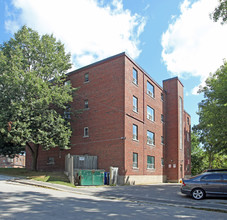 Eastcliff Manor in Toronto, ON - Building Photo - Building Photo