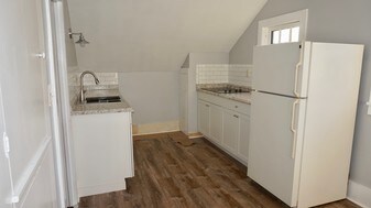 70 S Cedar St in Oberlin, OH - Building Photo