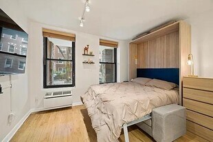 315 W 55th St in New York, NY - Building Photo