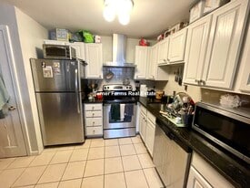 14 Murdock St, Unit 2-2 in Somerville, MA - Building Photo