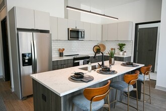 BridgeWalk Apartments in Waukesha, WI - Building Photo - Building Photo