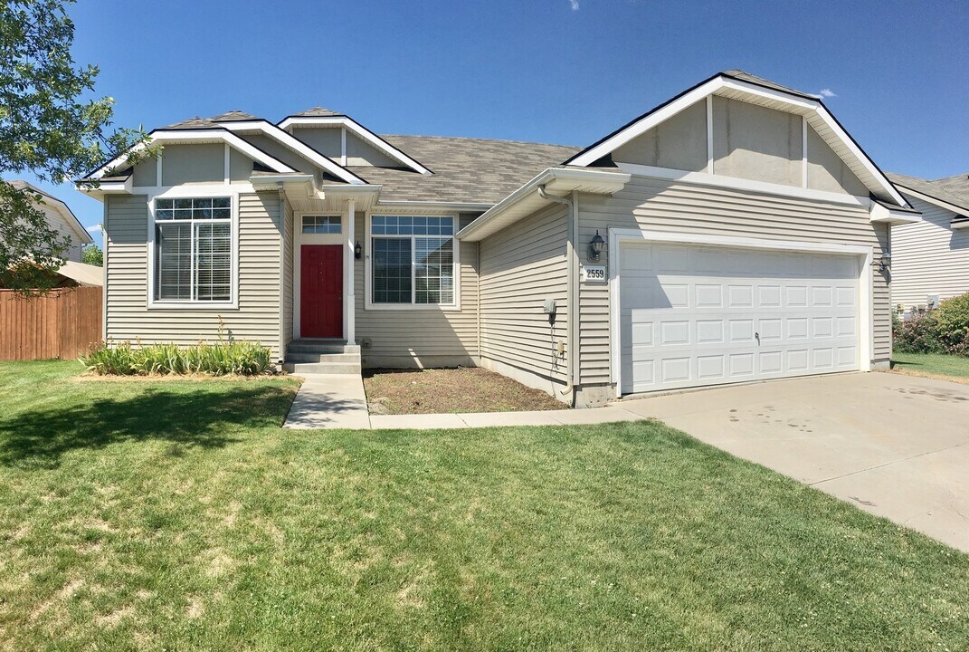 2559-2559 W Apperson Dr in Coeur d'Alene, ID - Building Photo