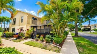 7442 SE Jamestown Terrace in Hobe Sound, FL - Building Photo