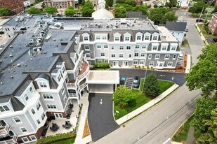11 Crescent Hl, Unit 2 in Wakefield, MA - Building Photo