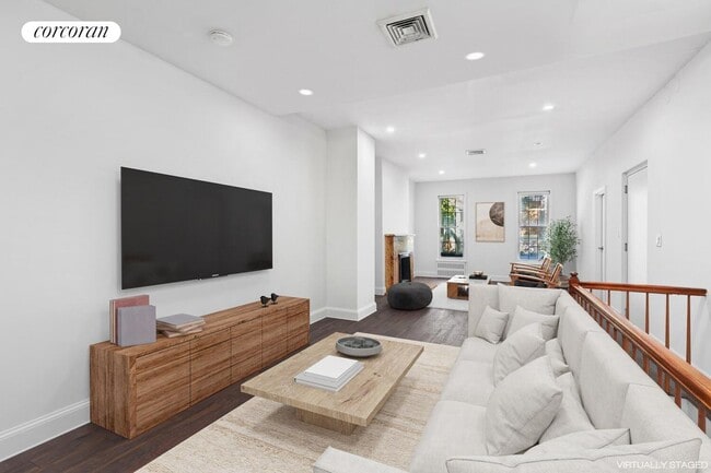 property at 326 W 19th St