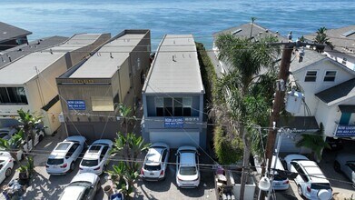 6571 Del Playa Dr in Goleta, CA - Foto de edificio - Building Photo