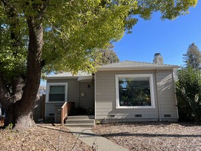 926 Morgan St in Santa Rosa, CA - Foto de edificio - Building Photo