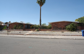 1321-1325 E Adams St in Tucson, AZ - Foto de edificio - Building Photo