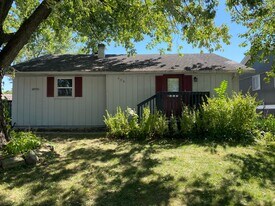 408 29th Ave W in Milan, IL - Building Photo