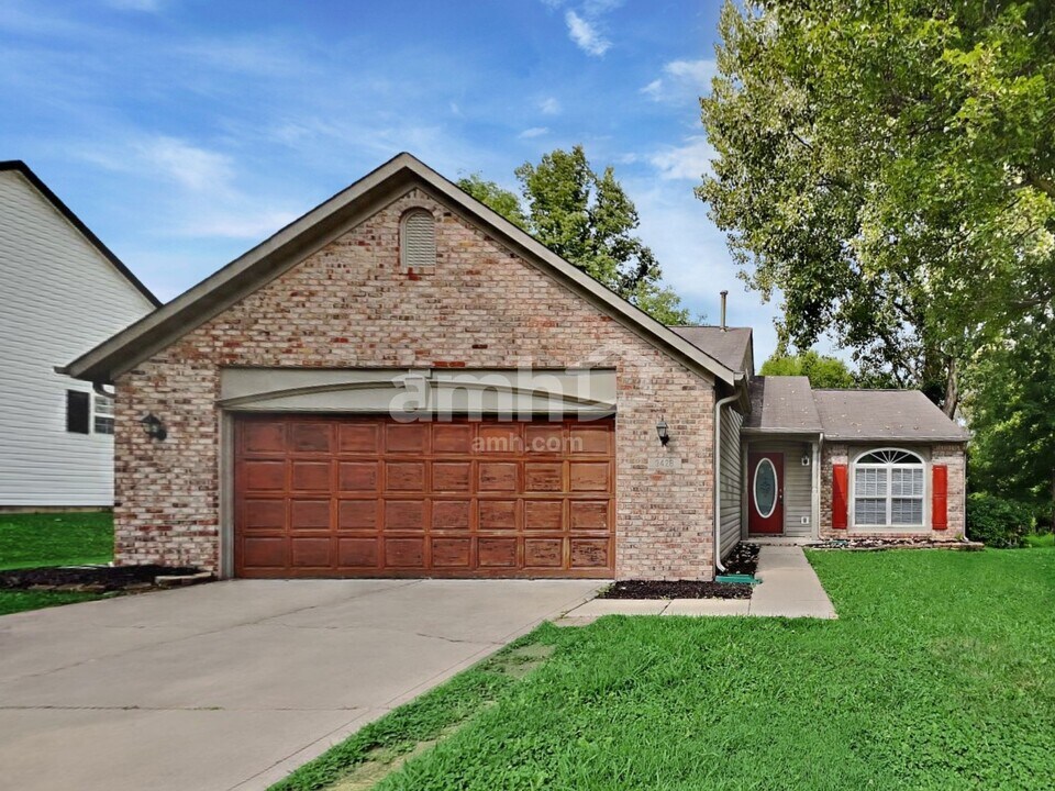 3428 Oakton Cir in Greenwood, IN - Building Photo