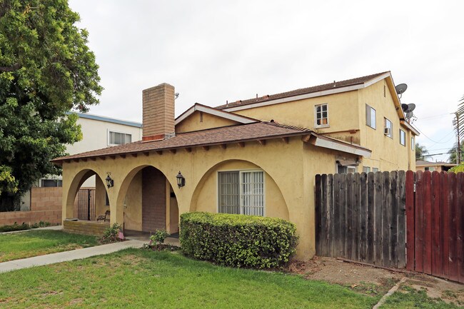 4112 Green Ave in Los Alamitos, CA - Foto de edificio - Building Photo